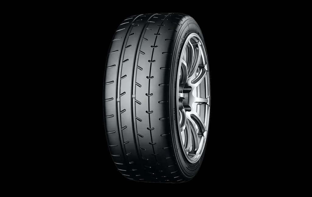 Yokohama Advan A052 235/40 R18, neumático de verano
